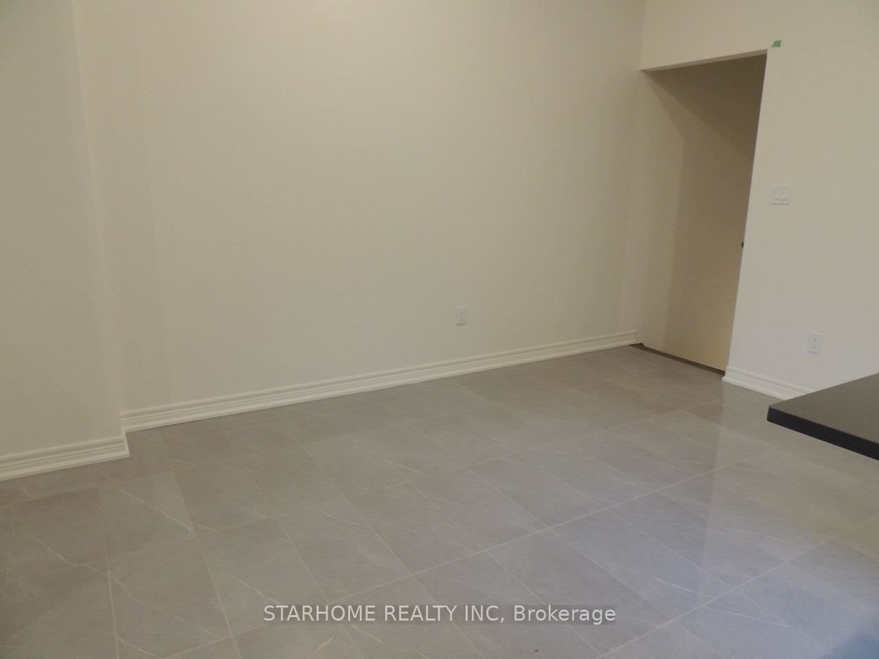 9436 Bayview Avenue Main