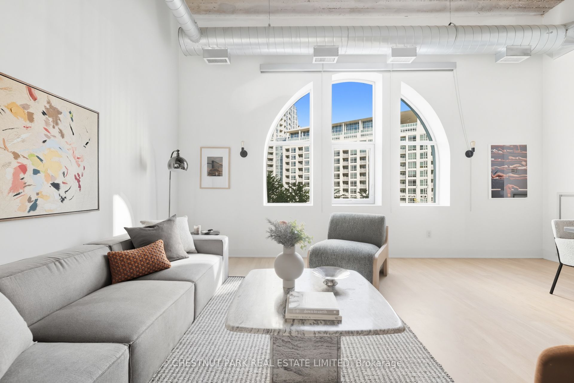 637 Lakeshore Boulevard W 215