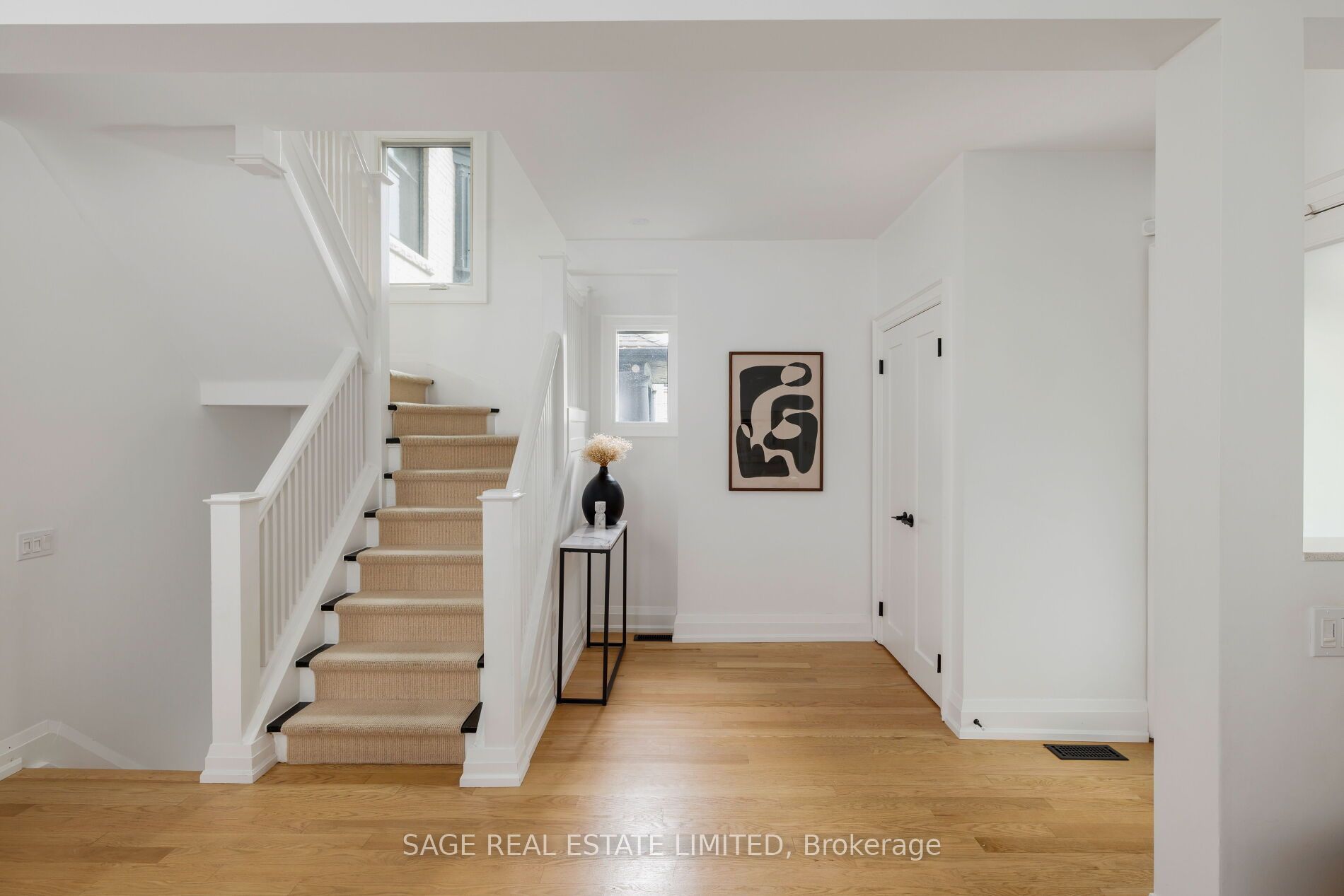 32 Edgewood Crescent