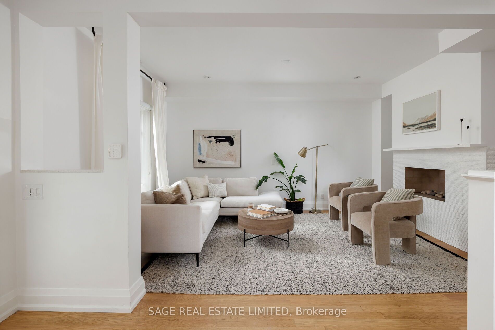 32 Edgewood Crescent