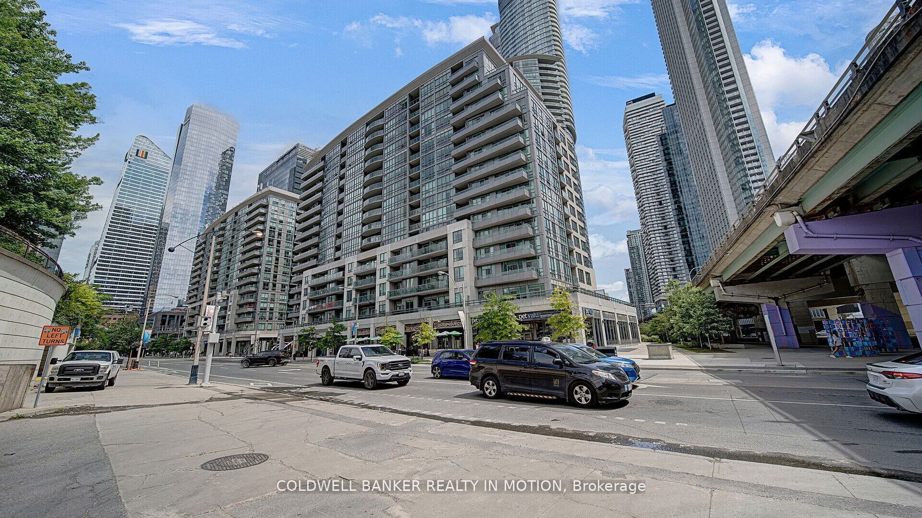 25 Lower Simcoe Street 918