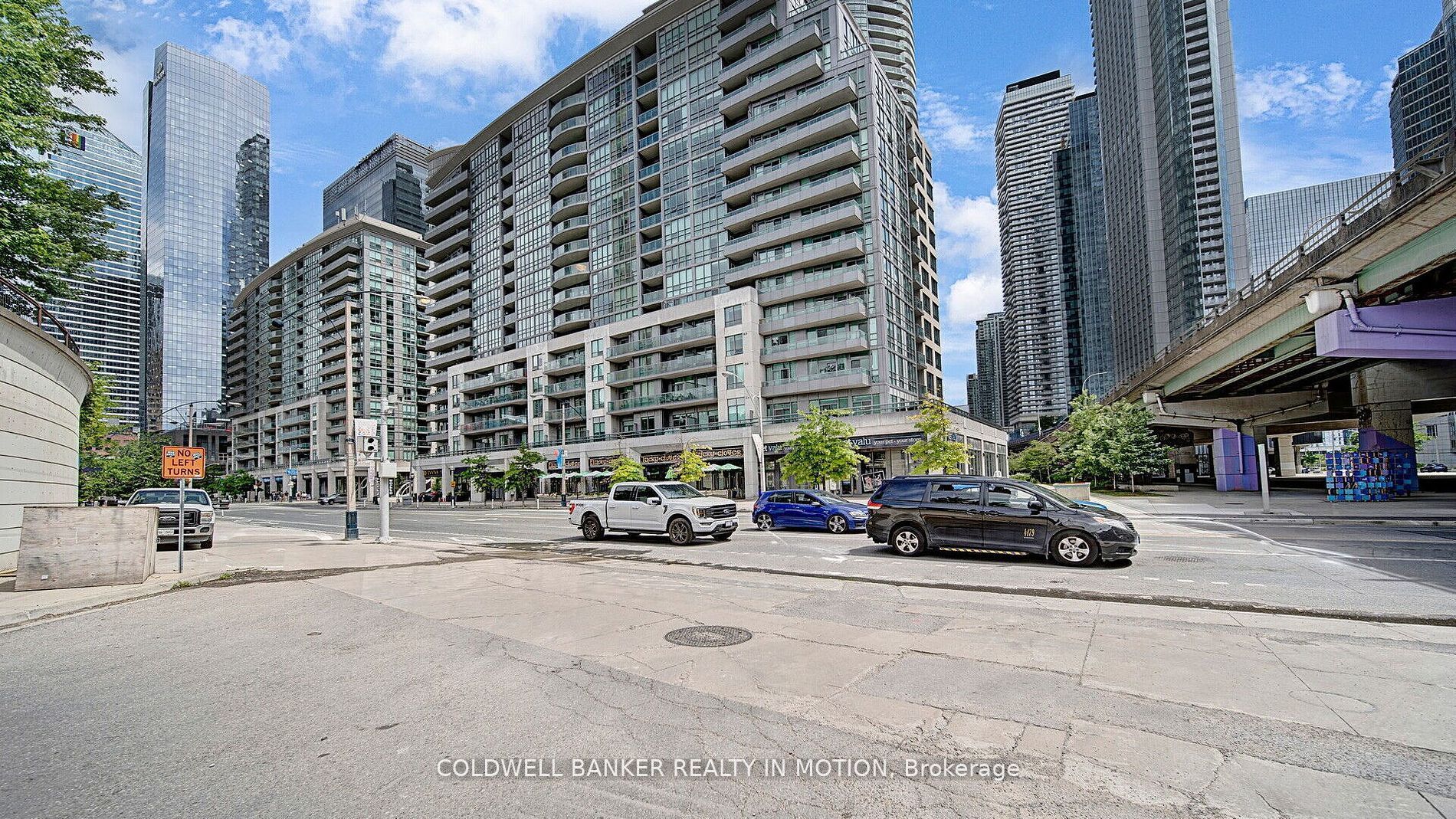 25 Lower Simcoe Street 918
