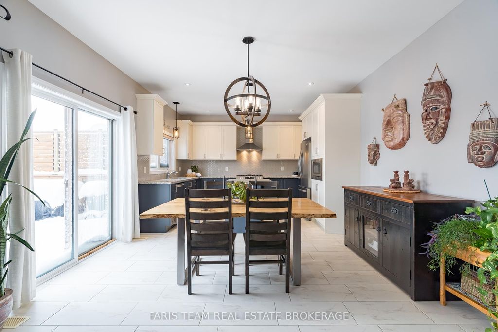 Photo of 33 Bianca Crescent, Wasaga Beach, ON L9Z 0H6 (MLS # S13003604)