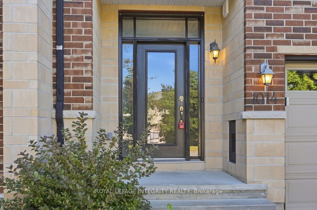 Photo of 1014 Ottenbrite Crescent, Kanata, ON K2T 0G2 (MLS # X13817172)