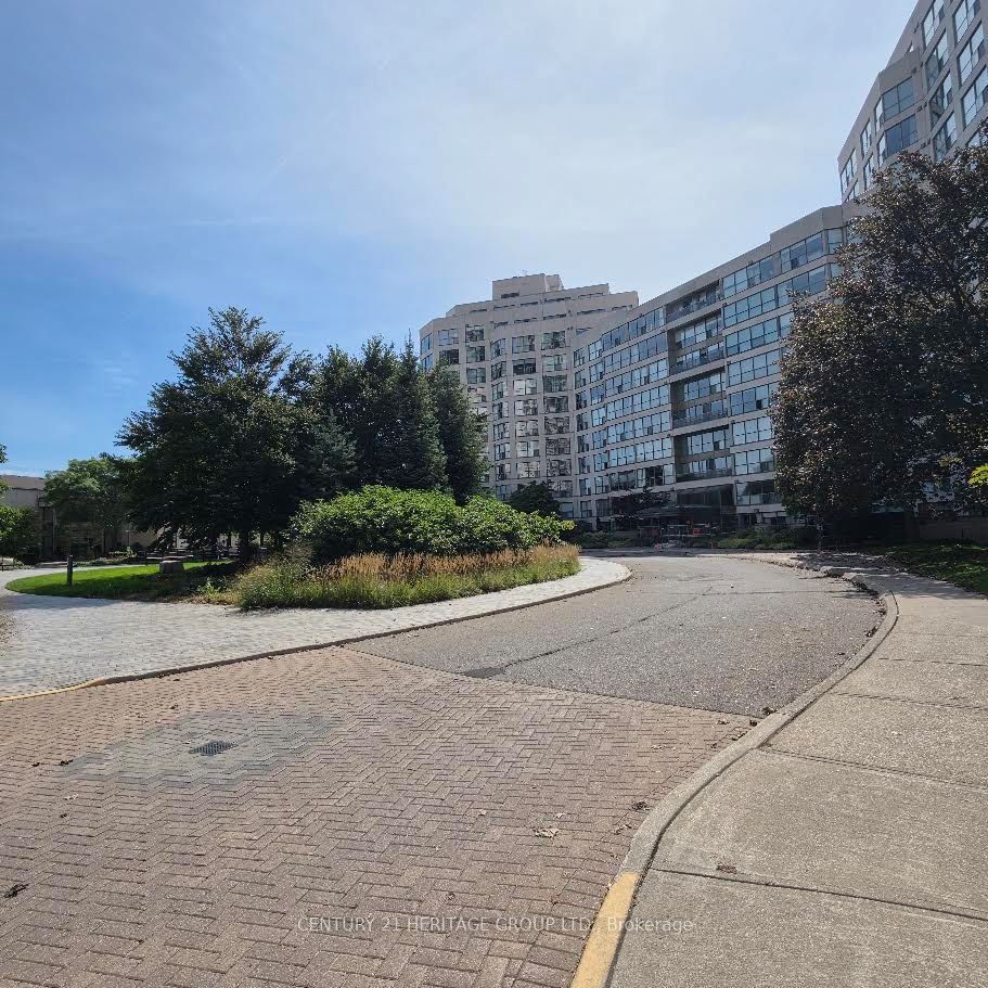 2267 Lakeshore Boulevard W 610