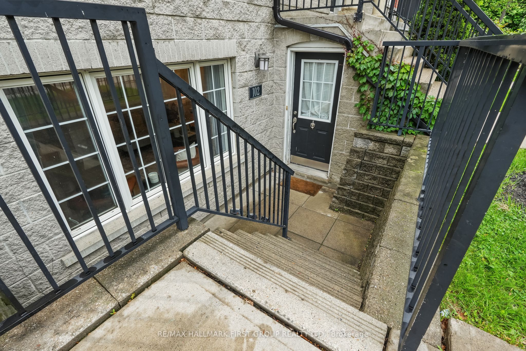 262 St. Helen's Avenue 102