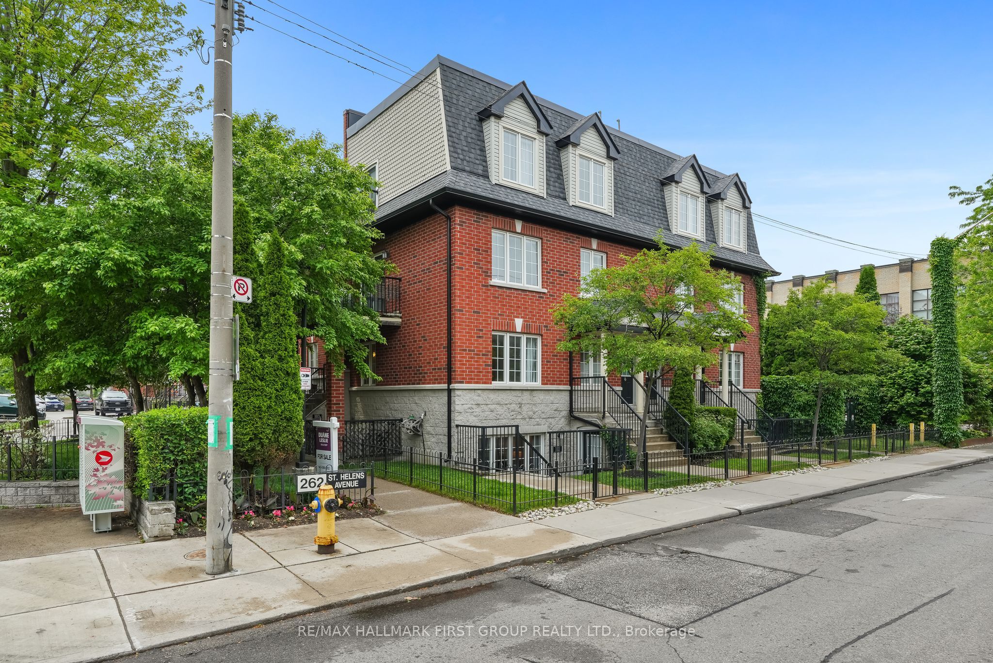 262 St. Helen's Avenue 102