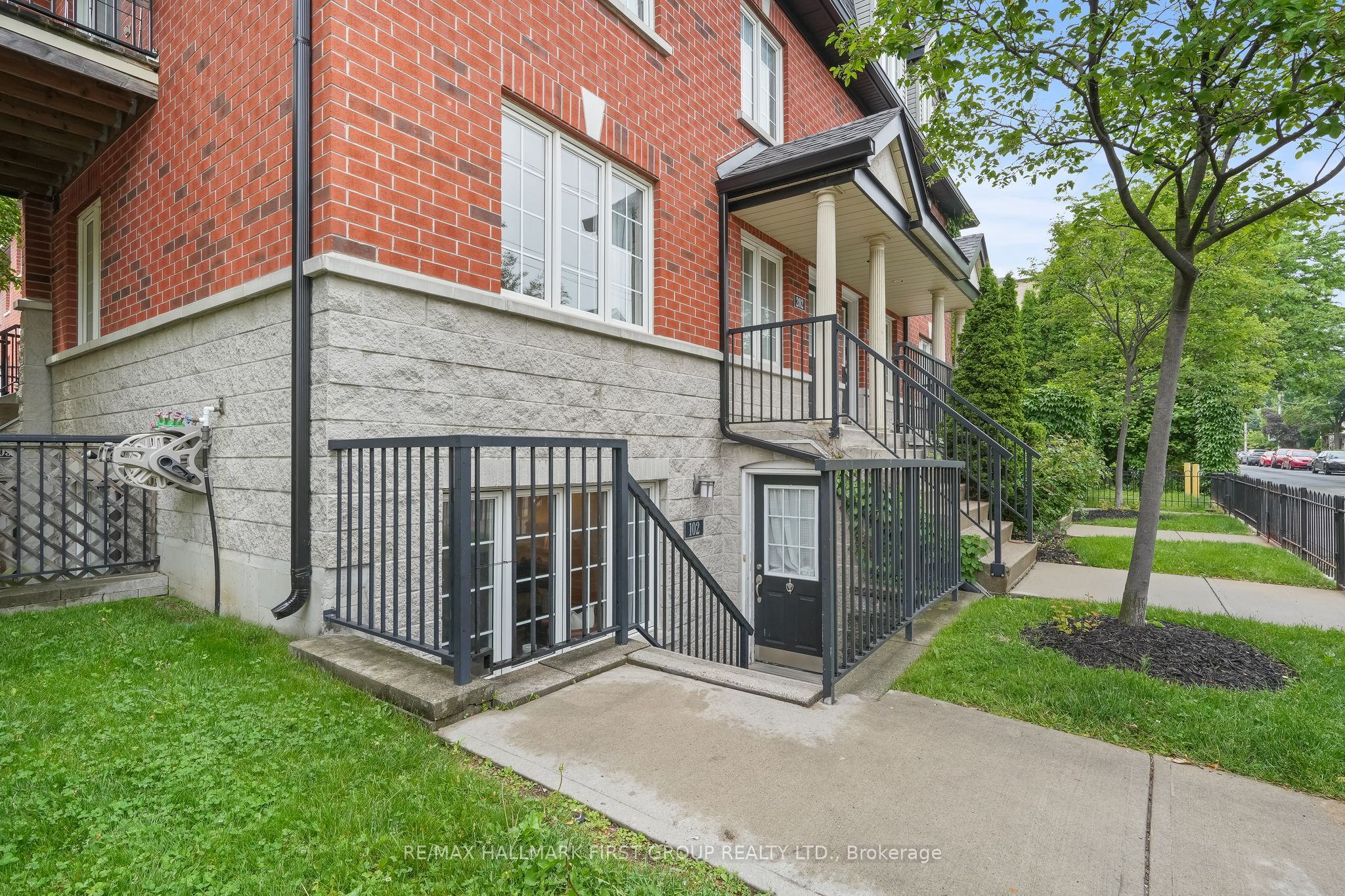 262 St. Helen's Avenue 102