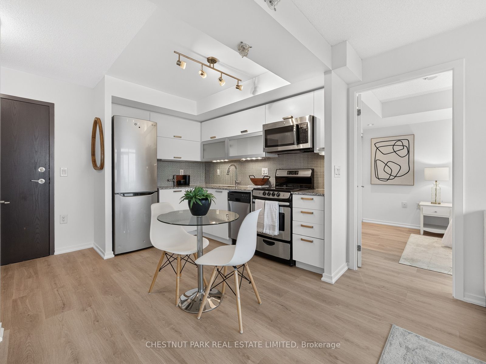 36 Lisgar Street 2111E