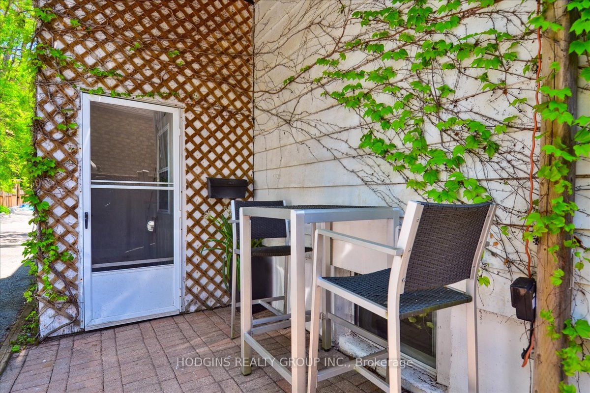 65 Mineola Road E Lower