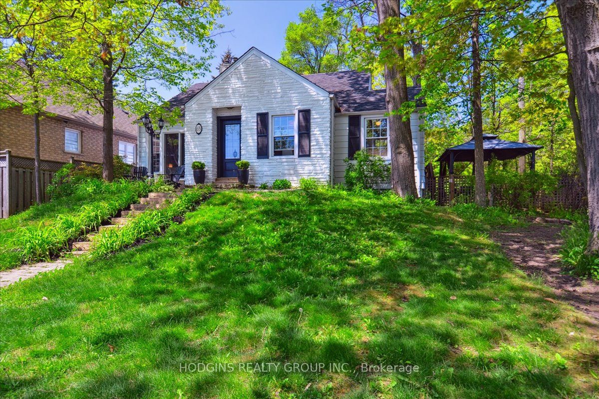 65 Mineola Road E Lower