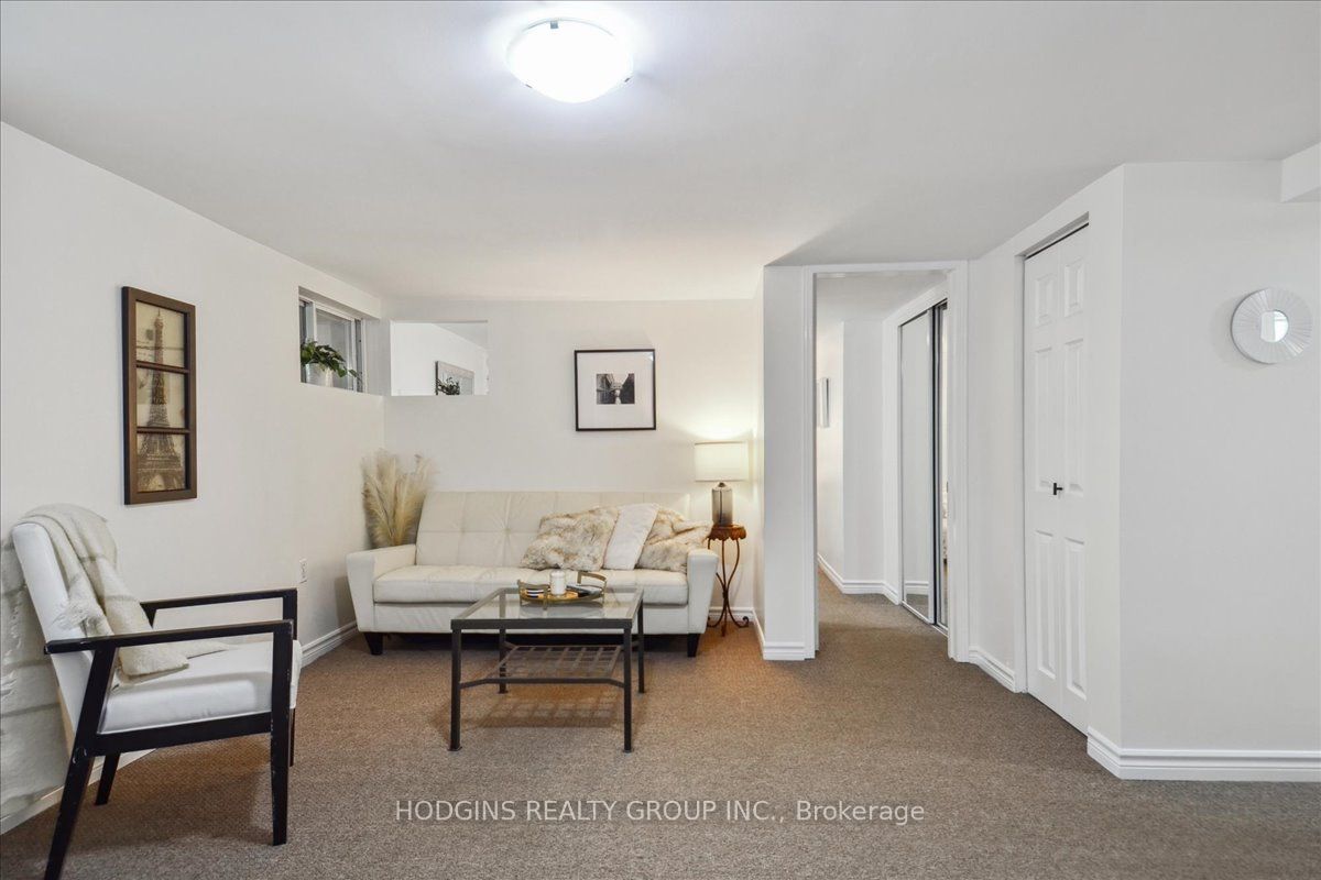 65 Mineola Road E Lower
