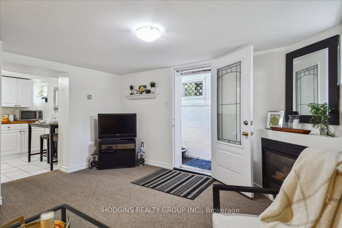 65 Mineola Road E Lower