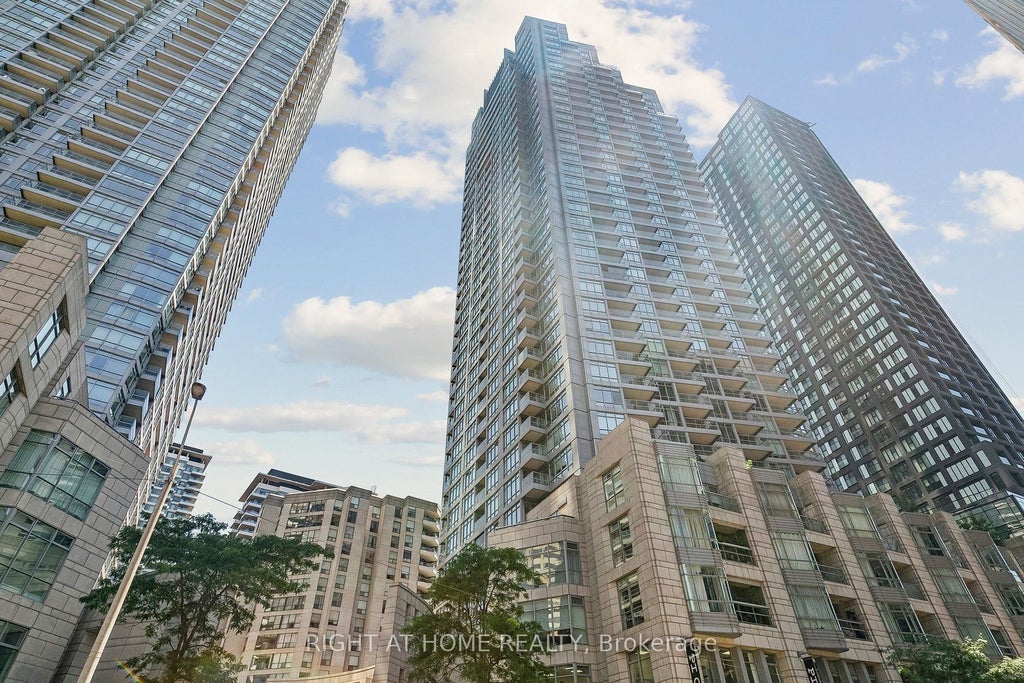 Photo of 2181 Yonge Street #2804, Toronto, ON M4S 2B1 (MLS # C13780112)
