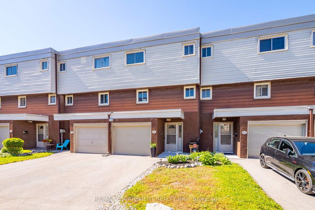 Photo of 23 Watsons Lane #31, Hamilton, ON L9H 5G9 (MLS # X13702754)