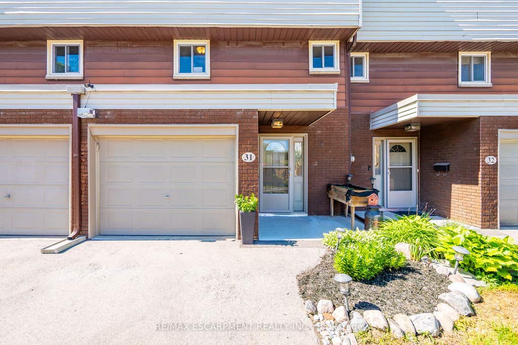 Photo of 23 Watsons Lane #31, Hamilton, ON L9H 5G9 (MLS # X13702754)
