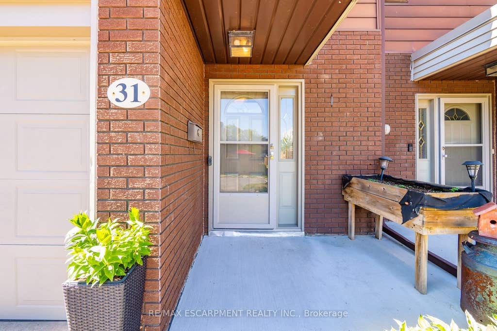 Photo of 23 Watsons Lane #31, Hamilton, ON L9H 5G9 (MLS # X13702754)