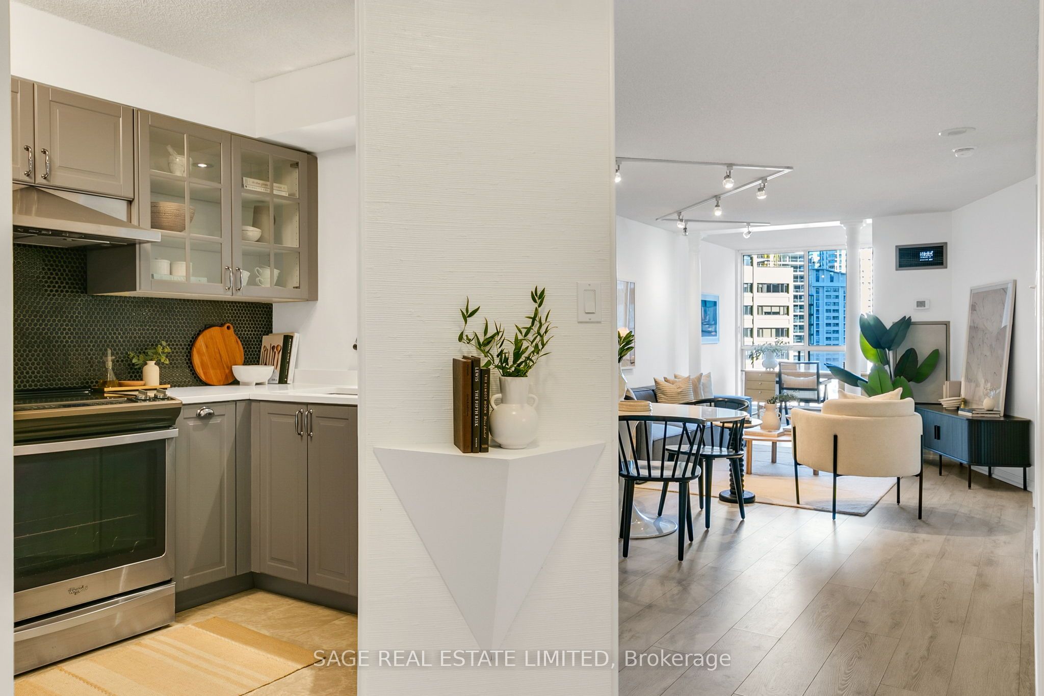 24 Wellesley Street W 912