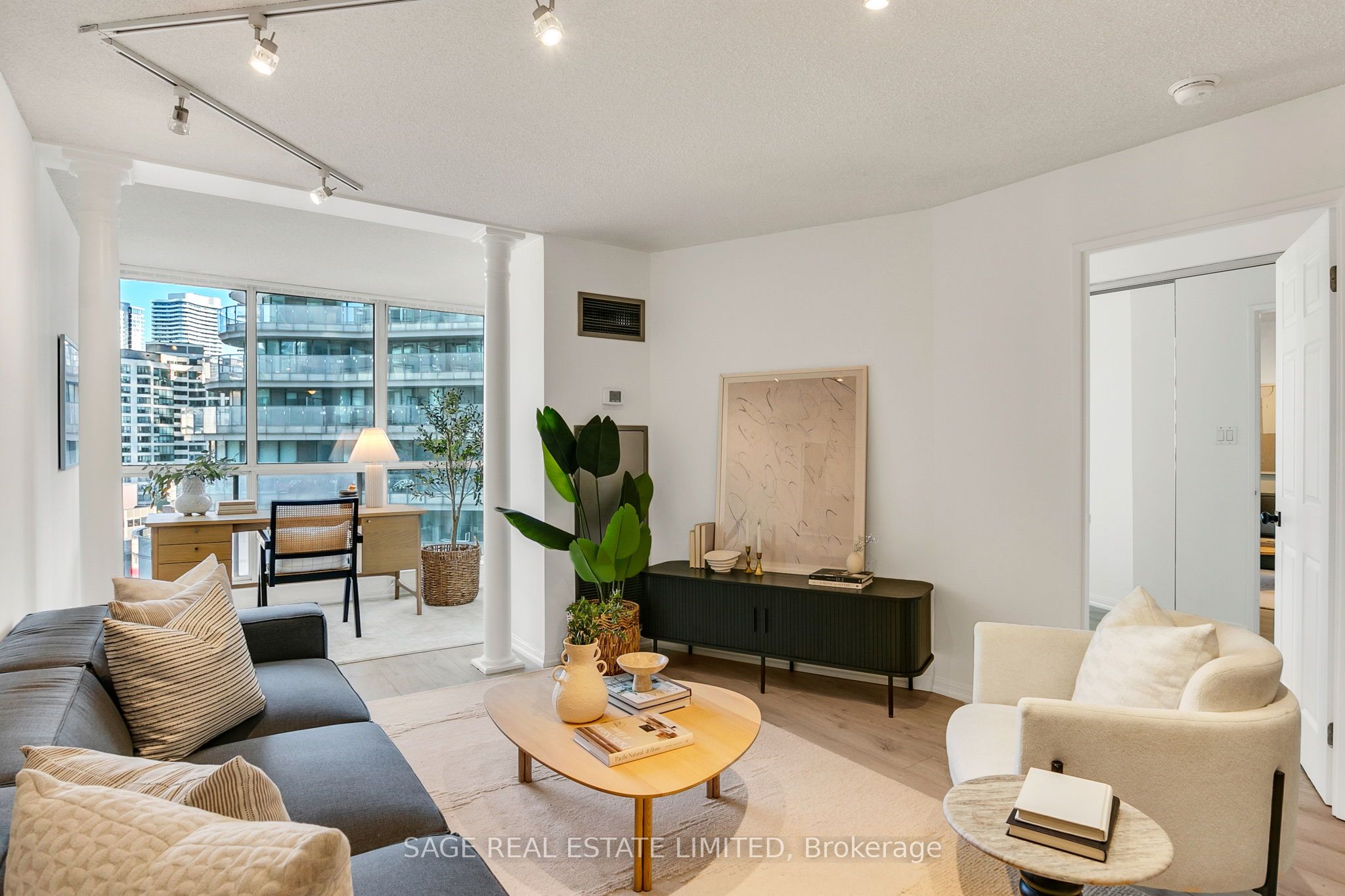 24 Wellesley Street W 912