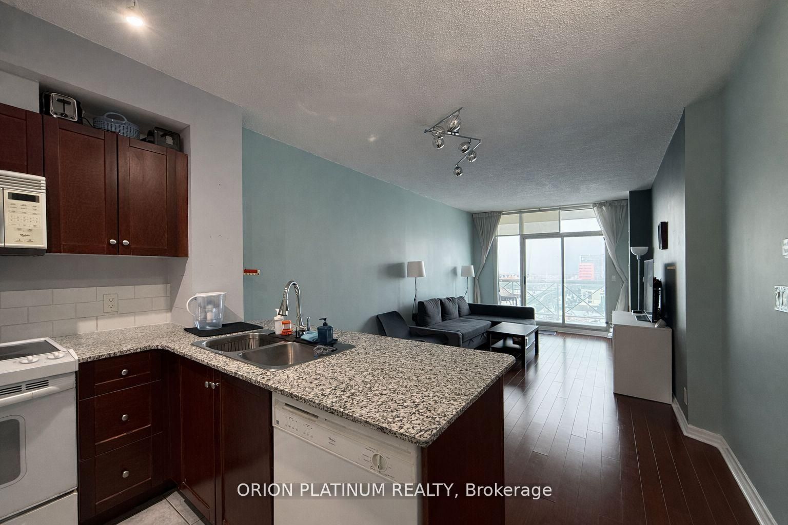 1359 Rathburn Road E 1408