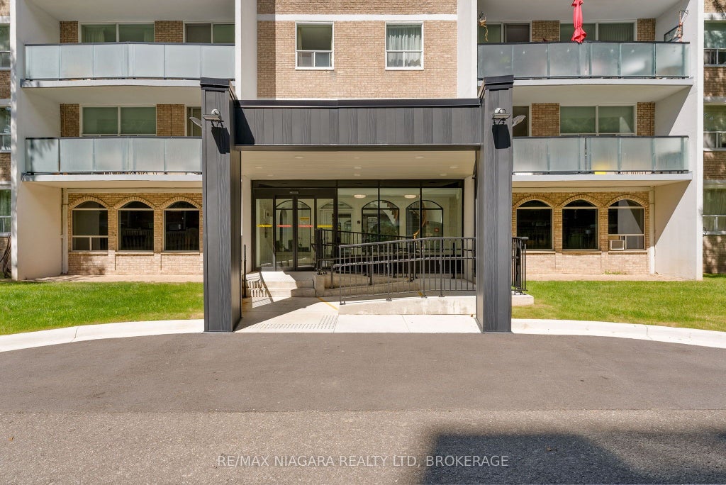 Photo of 359 Geneva Street #1002, St. Catharines, ON L2N 2G5 (MLS # X14034492)