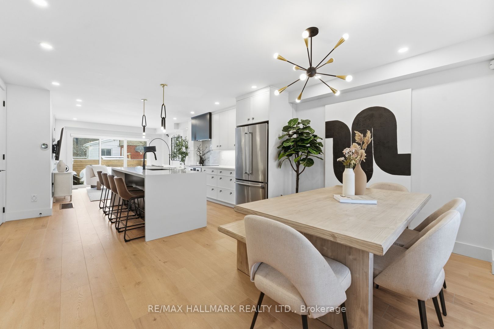 1709 Dundas Street E