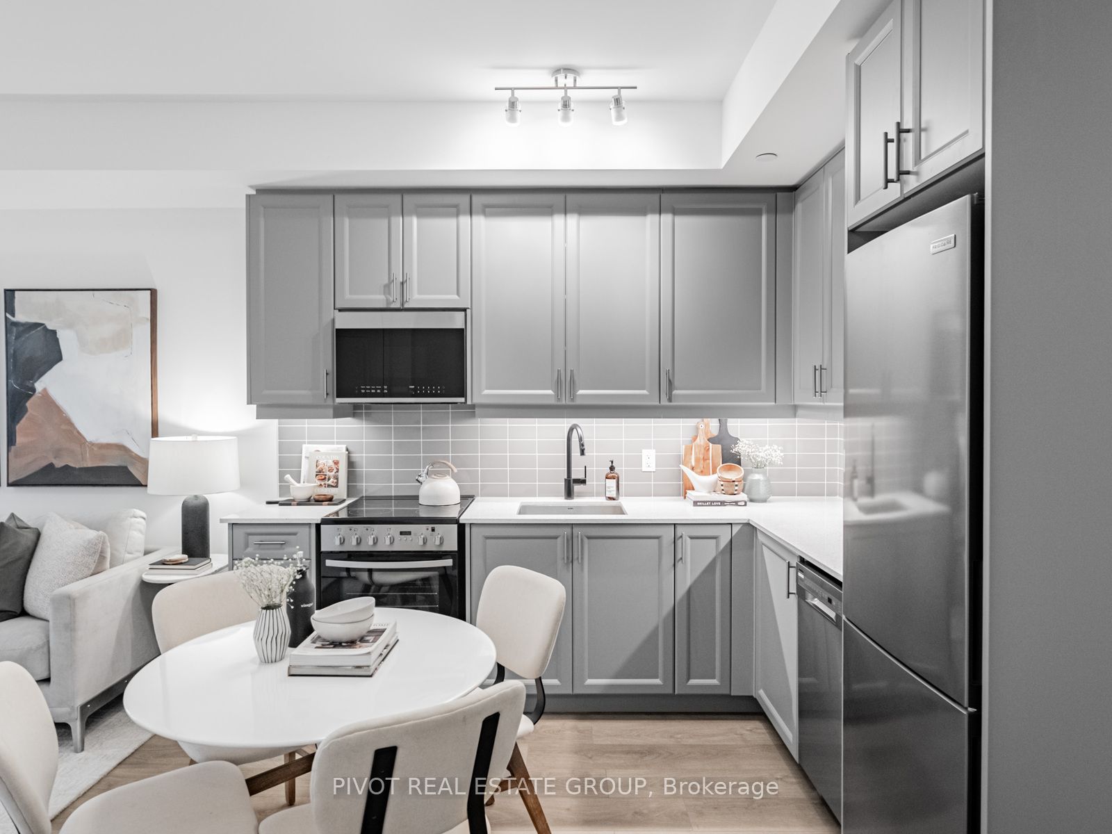 2333 Khalsa Gate 301