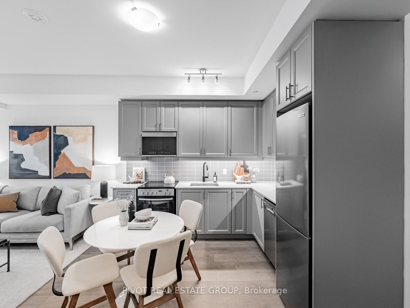 2333 Khalsa Gate 301