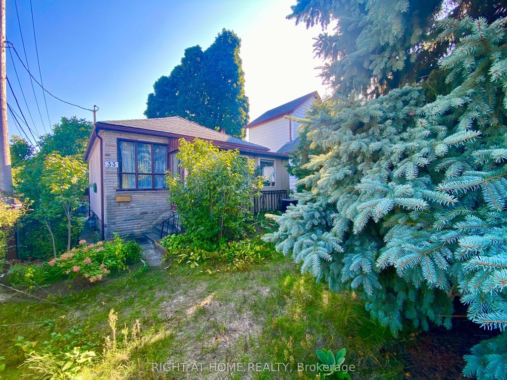 Photo of 33 Waniska Avenue, Toronto, ON M8Y 1R1 (MLS # W12452103)