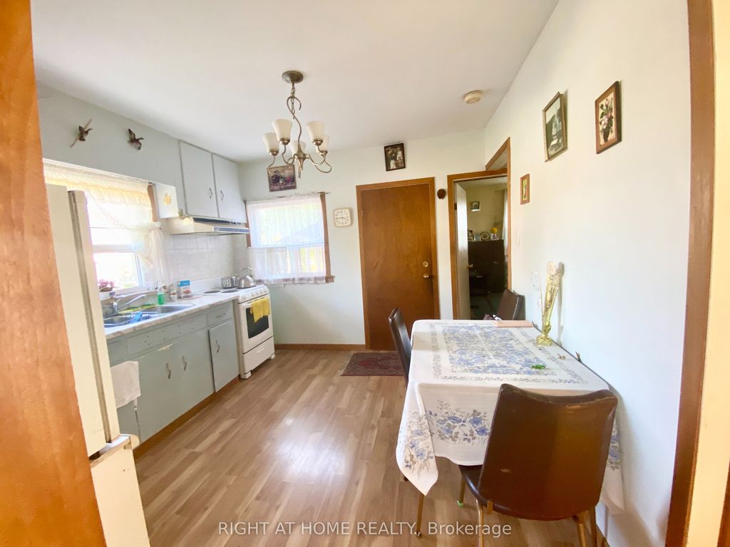 Photo of 33 Waniska Avenue, Toronto, ON M8Y 1R1 (MLS # W12452103)