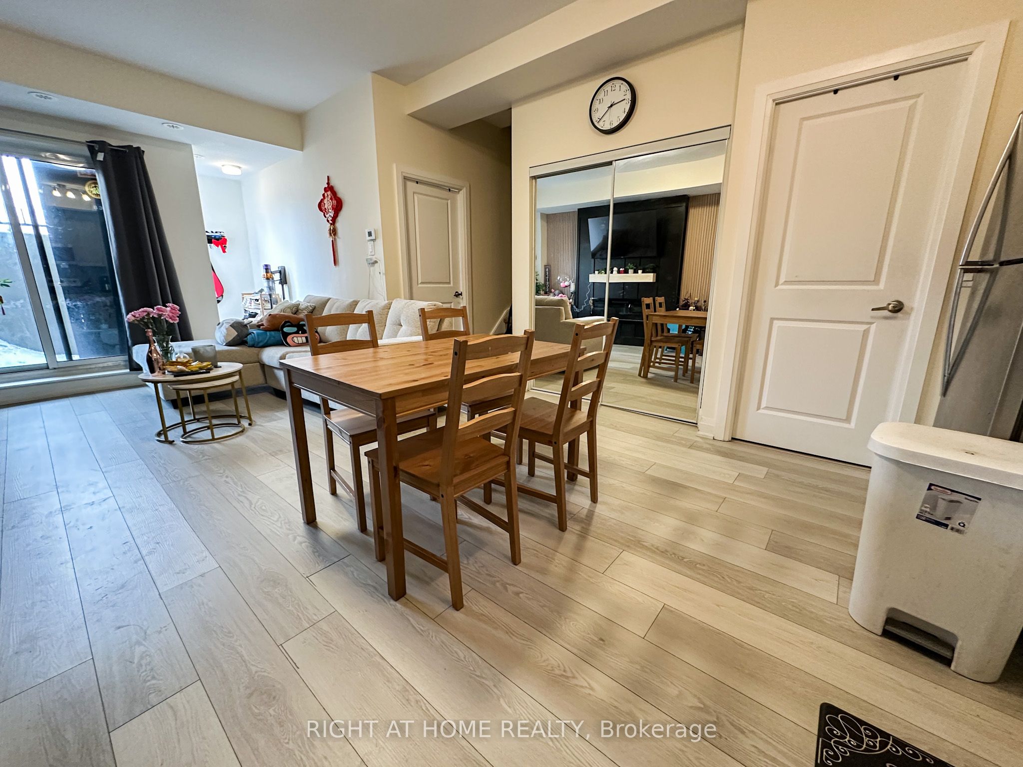 5279 Highway 7 Road B302
