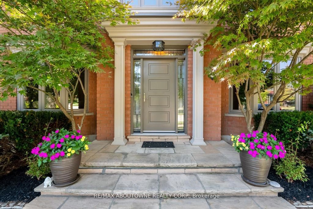 Photo of 11 Morrison Creek Crescent, Oakville, ON L6H 4C3 (MLS # W12923648)