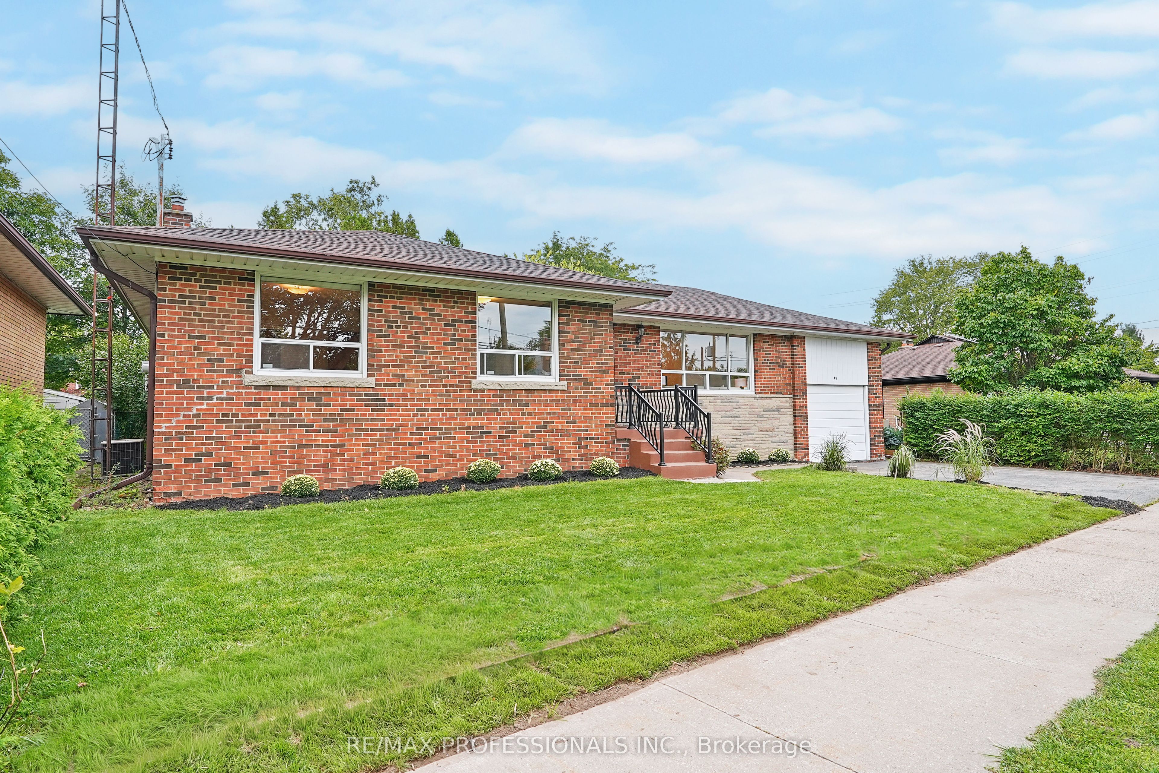 45 Fernalroy Boulevard