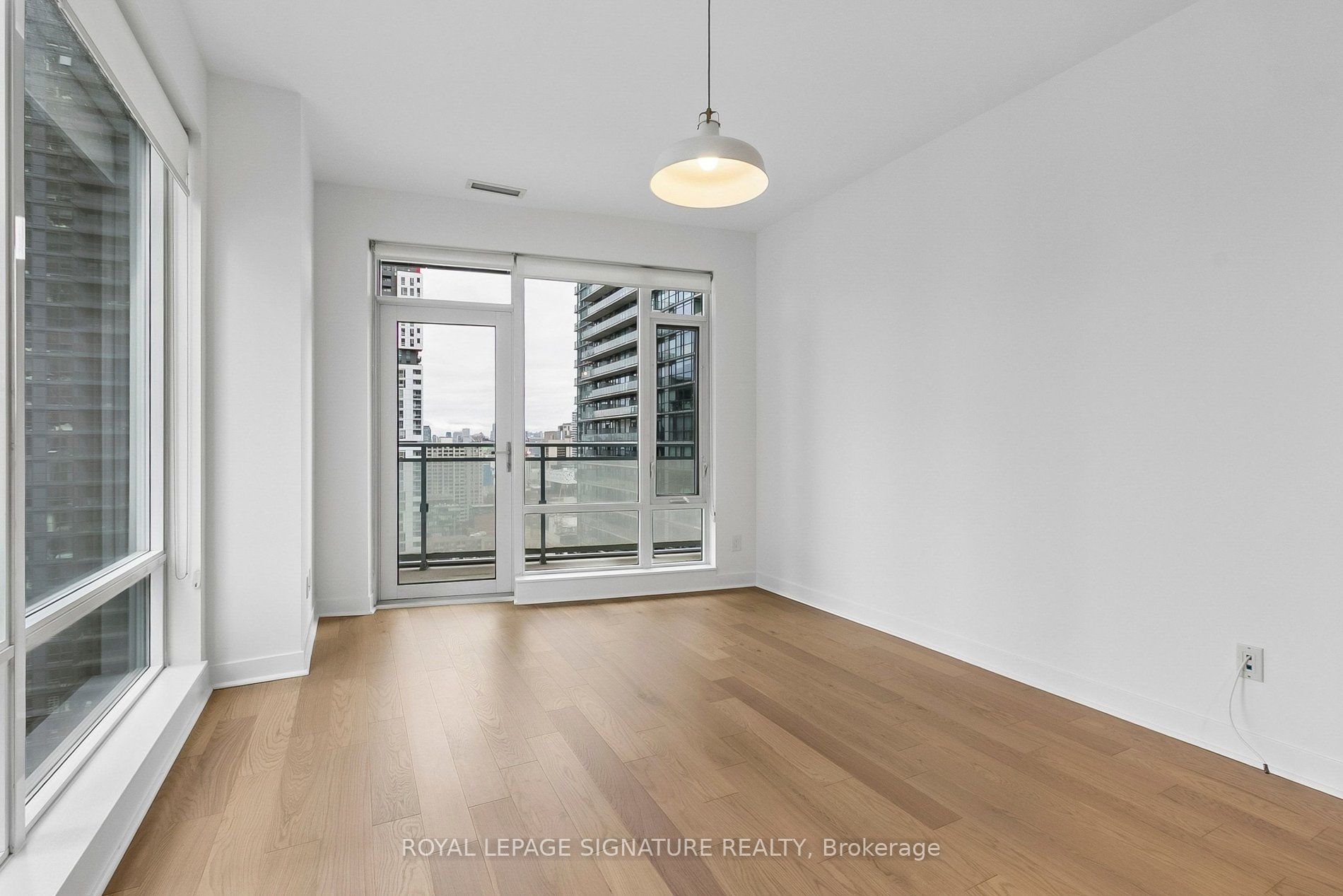 21 Widmer Street 2202