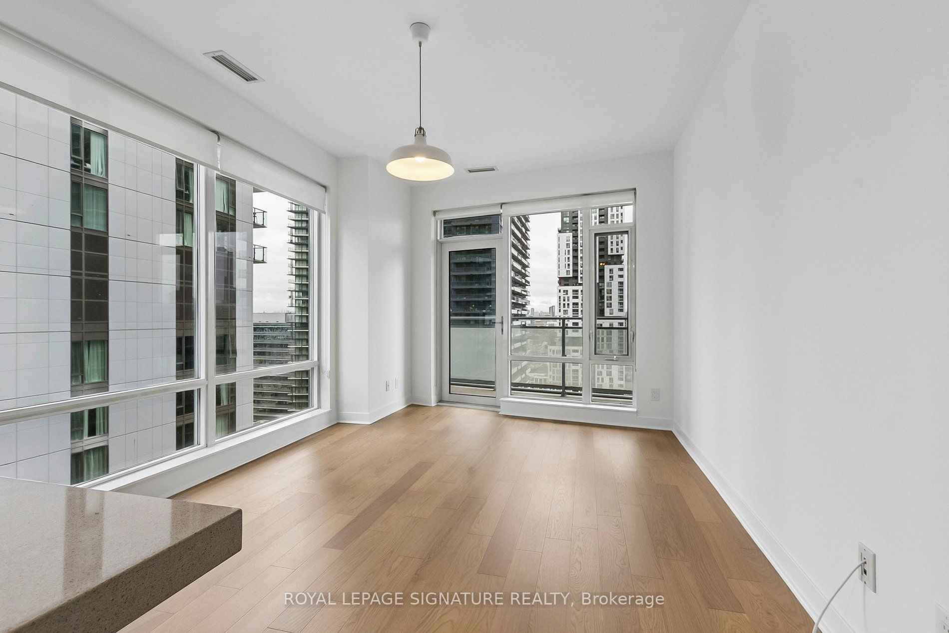 21 Widmer Street 2202