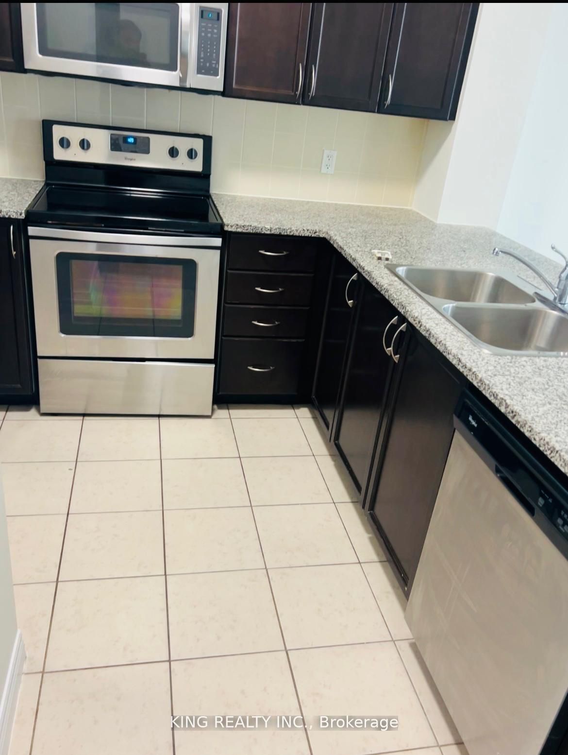 339 RATHBURN Road W 818