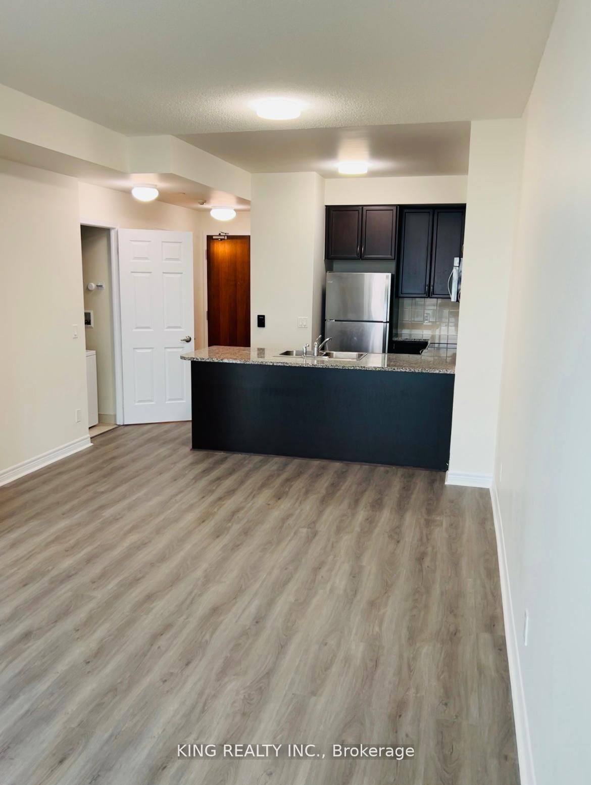 339 RATHBURN Road W 818