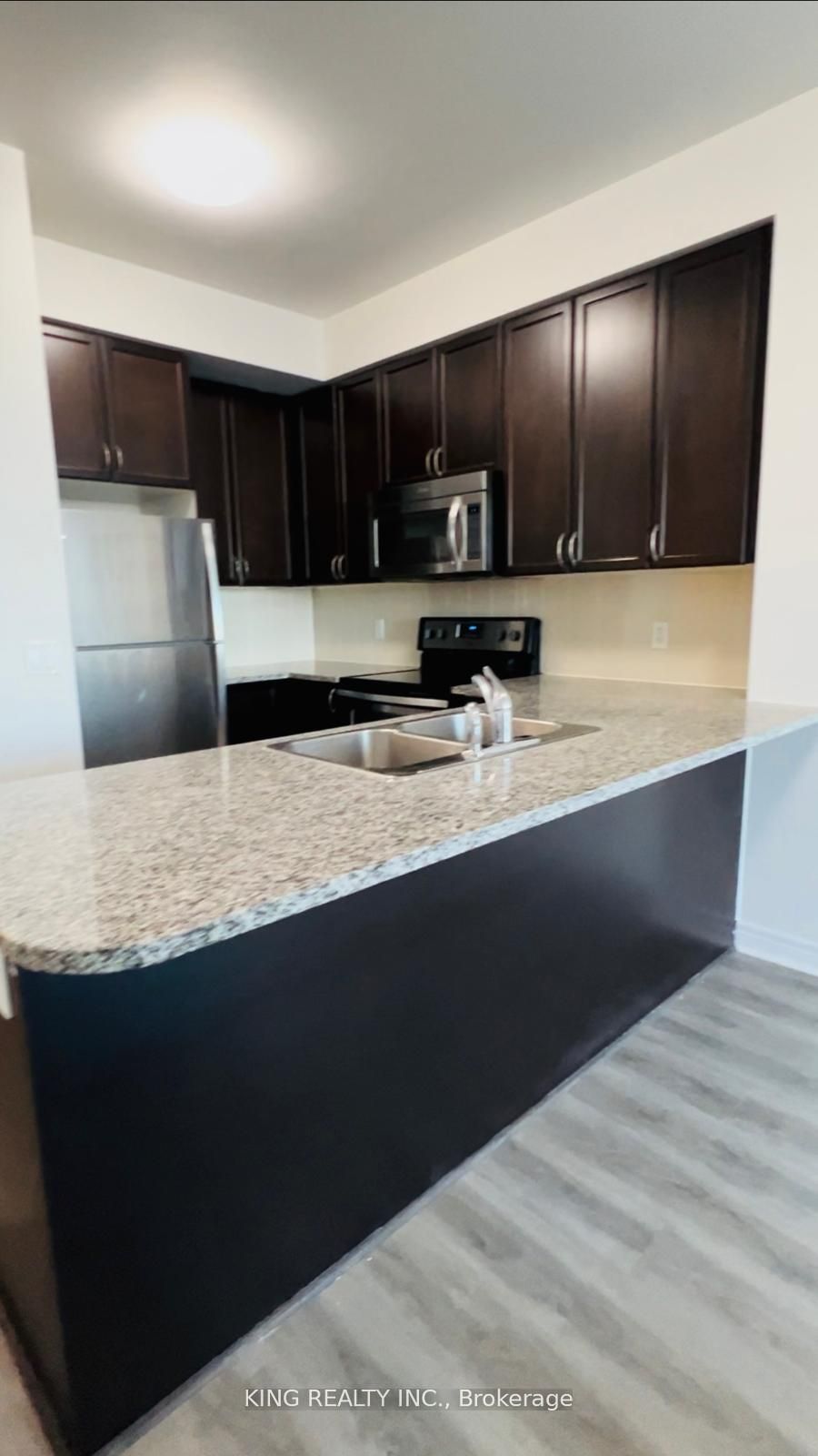 339 RATHBURN Road W 818