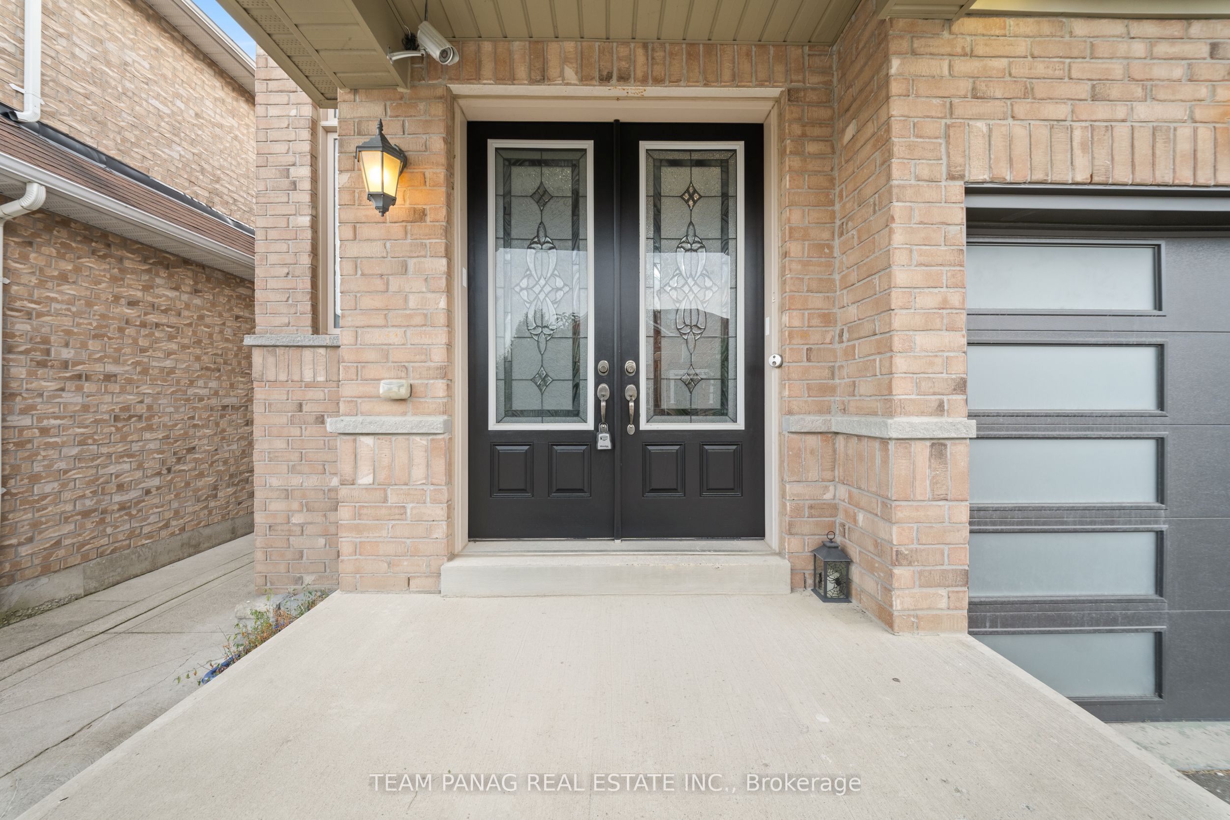 91 Campwood Crescent
