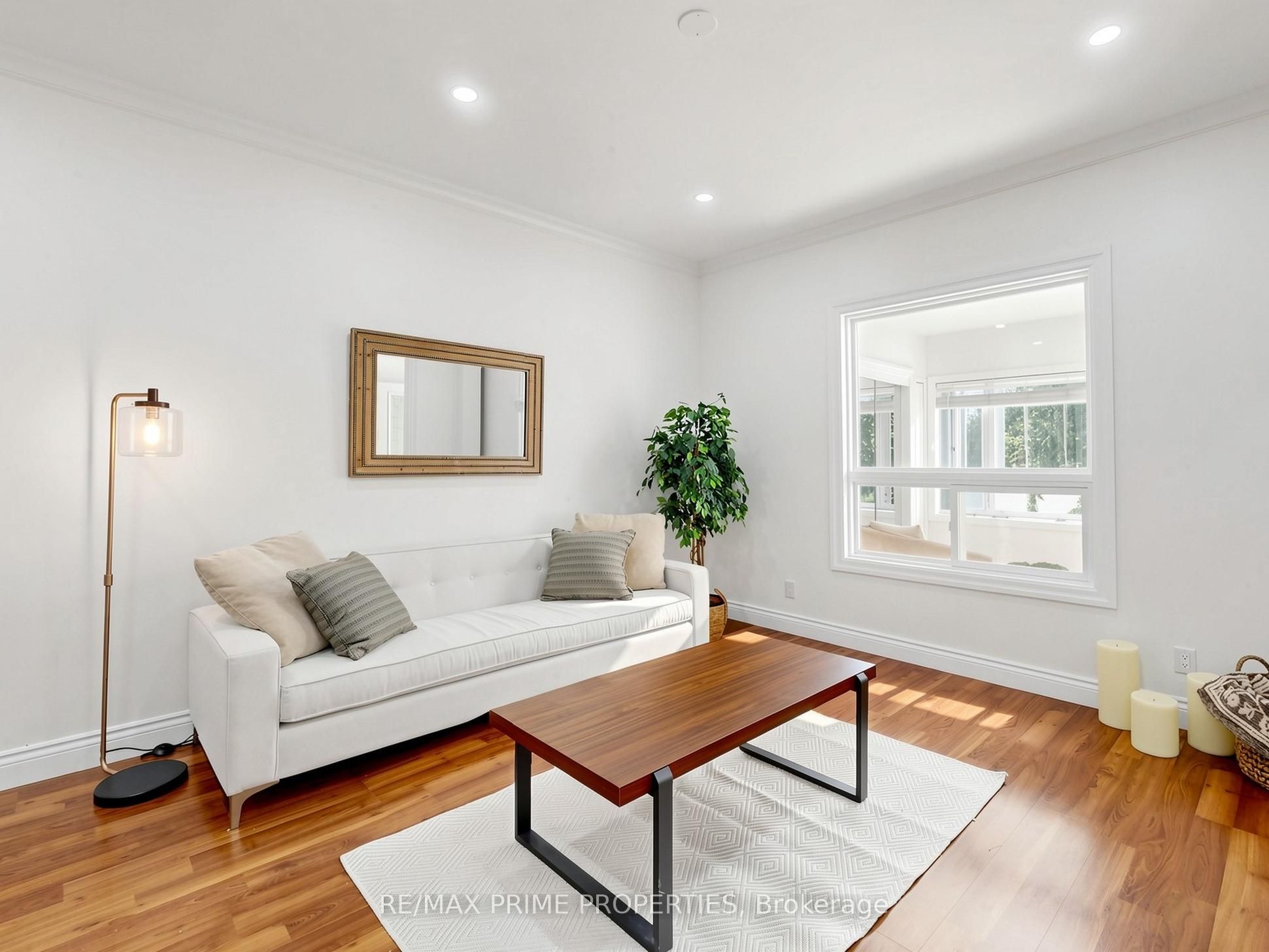 18 Dentonia Park Avenue S