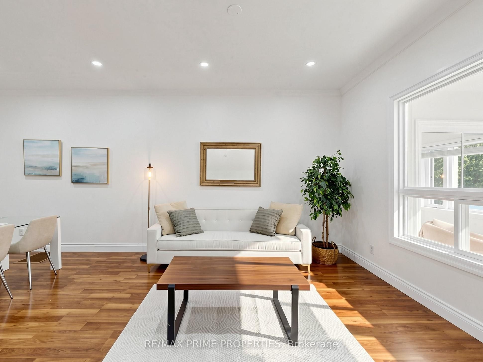 18 Dentonia Park Avenue S