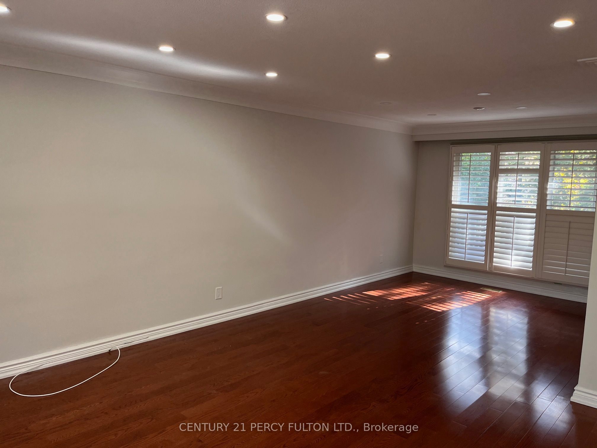 380 Tareyton Road #Main