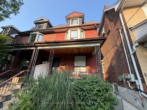 263 Grace Street Main Floor Toronto ON M6G 3A7