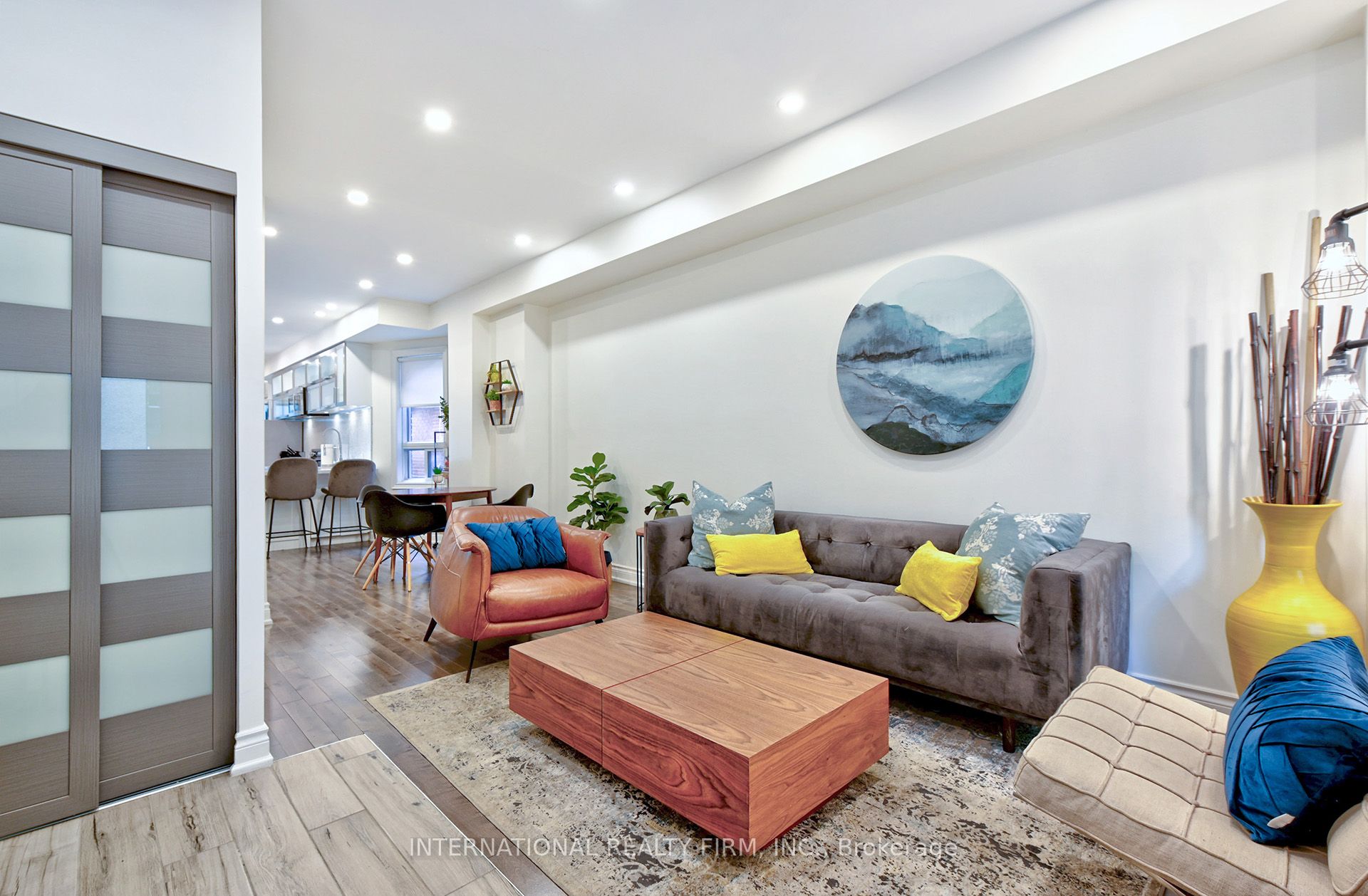 717 Palmerston Avenue