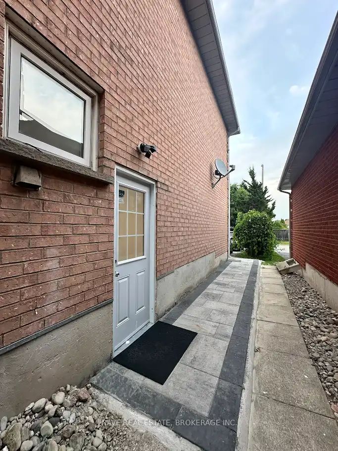 2 Dumaurier Crescent Basement