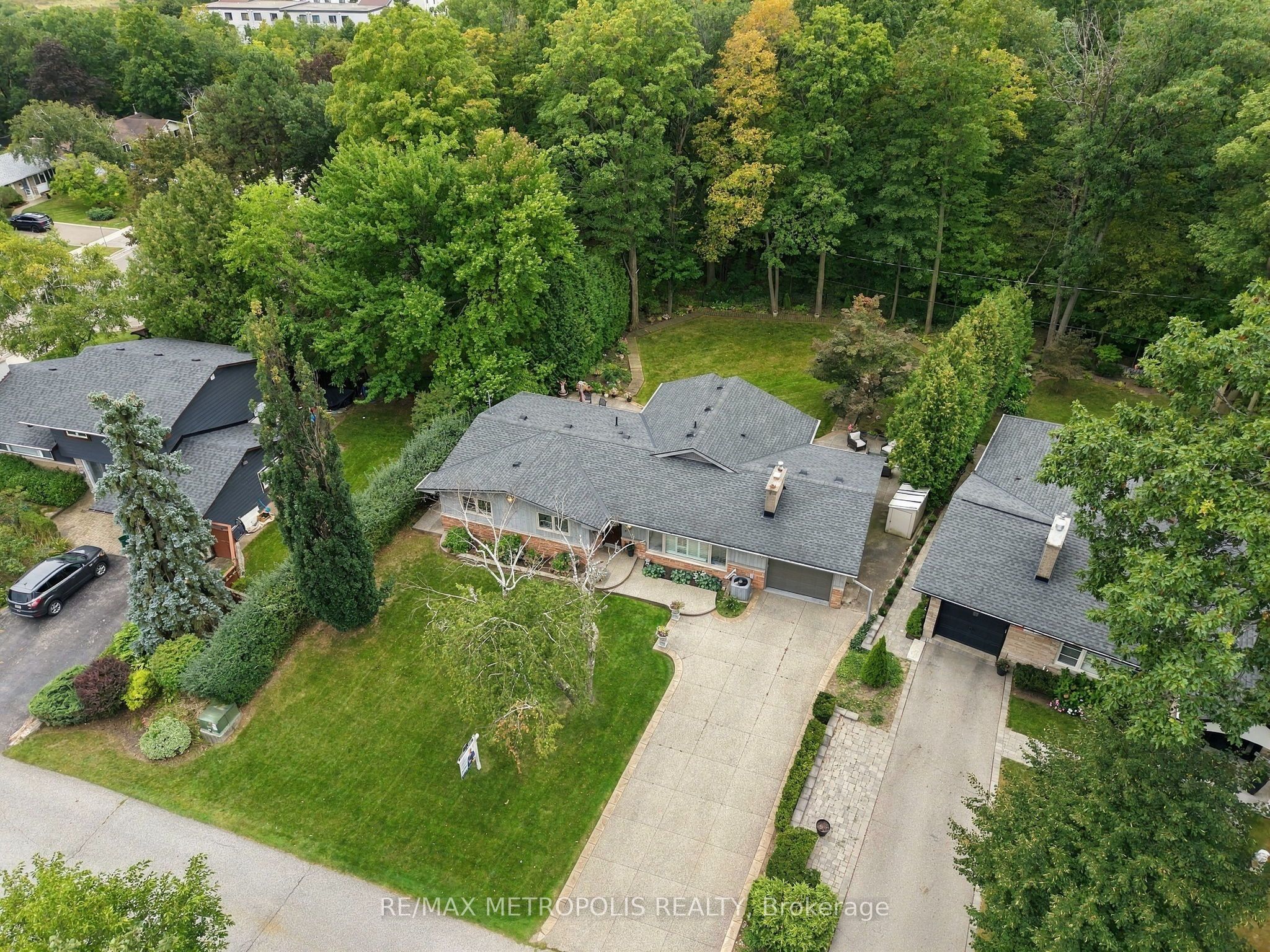 1228 Elgin Crescent