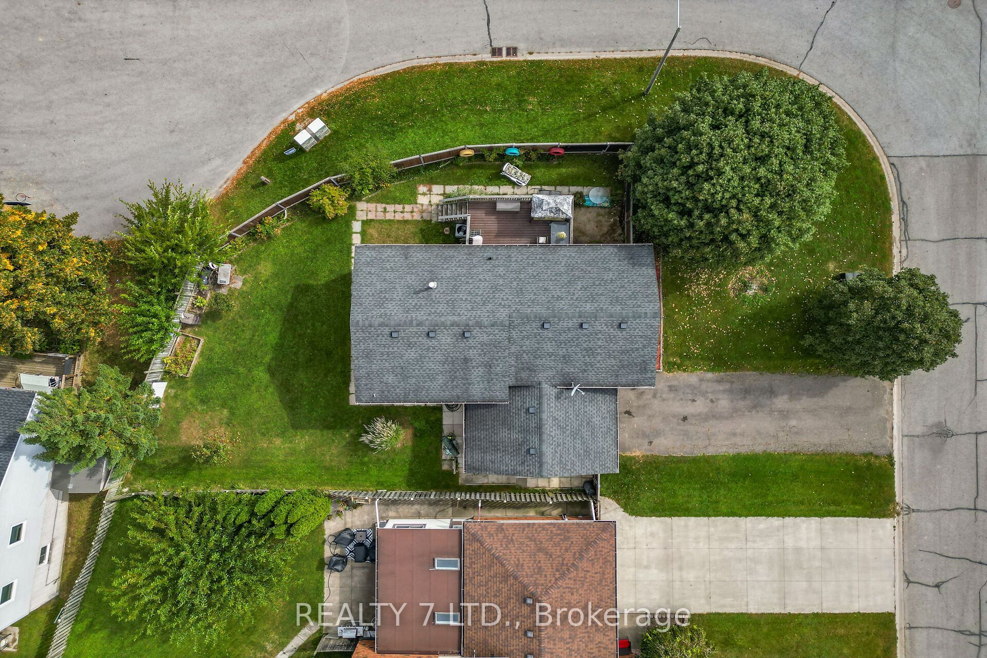 54 COWAN Drive