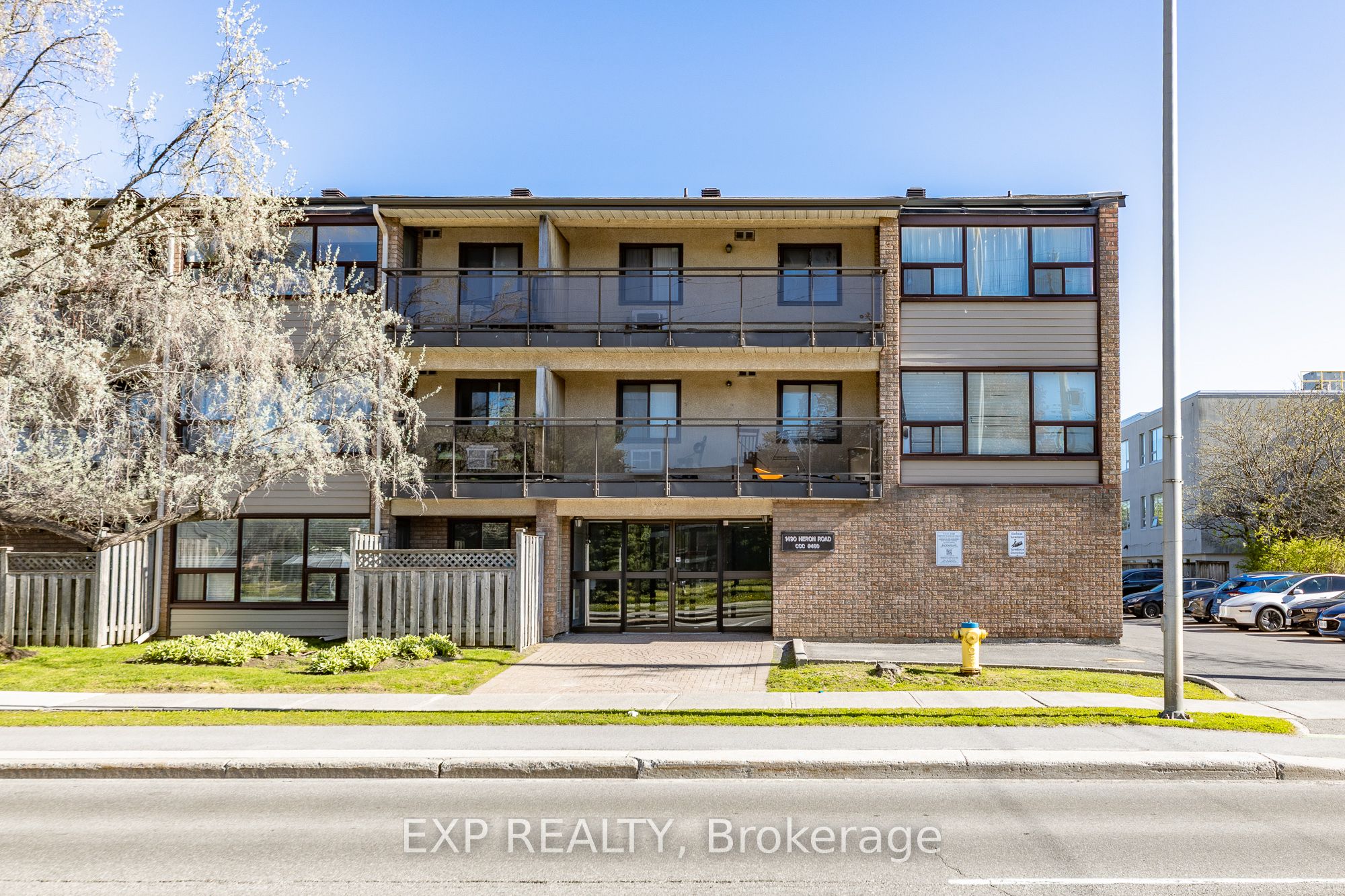 Photo 1 of 38 — 1490 Heron Road 305, Hunt Club - South Keys and Area, ON K1V 6A5