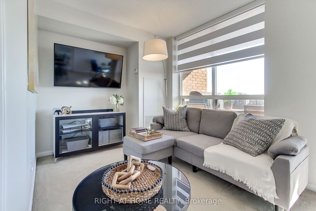 Photo of Mississauga, ON L5E 3K9 (MLS # W12980758)