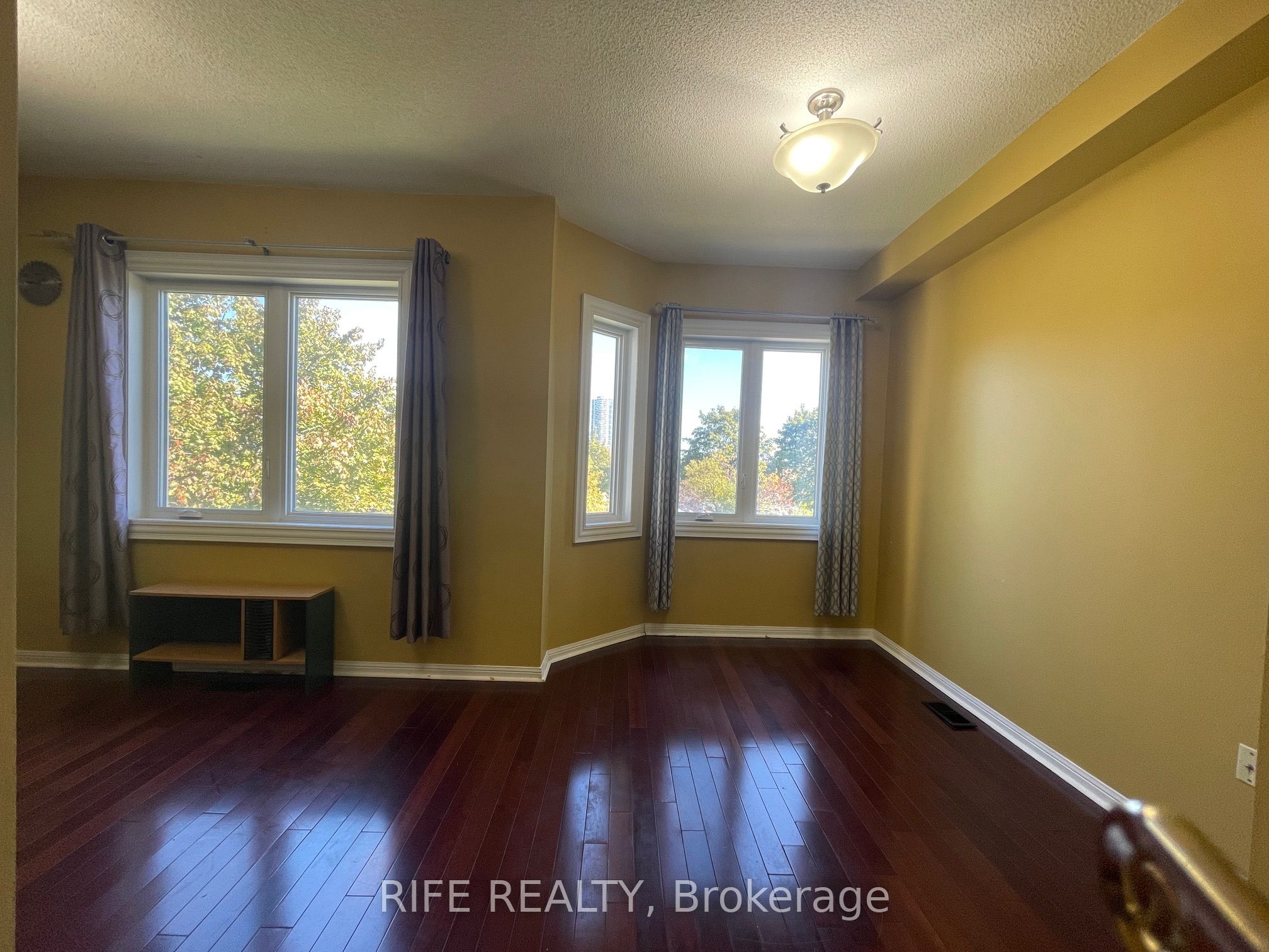 156 Town Centre Boulevard Main